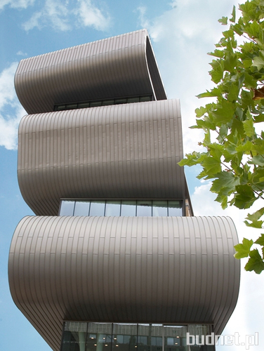 Tańczący wąż ze szkła_Nowy biurowiec koncernu Umicore w Antwerpii